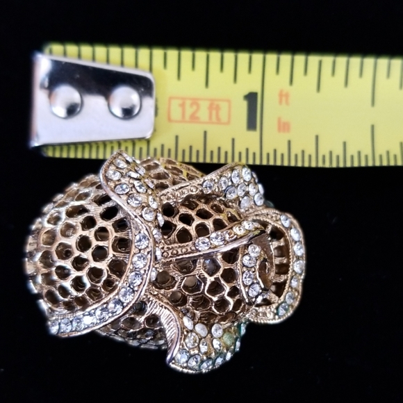 Vintage Mid Century Rose Design Gold Tone Rhinestone Clip Earrings - Picture 14 of 15